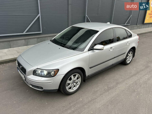 Серый Вольво С40, объемом двигателя 1.8 л и пробегом 208 тыс. км за 6500 $, фото 6 на Automoto.ua