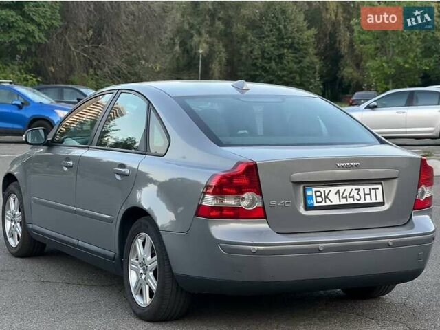 Серый Вольво С40, объемом двигателя 1.56 л и пробегом 213 тыс. км за 6500 $, фото 2 на Automoto.ua