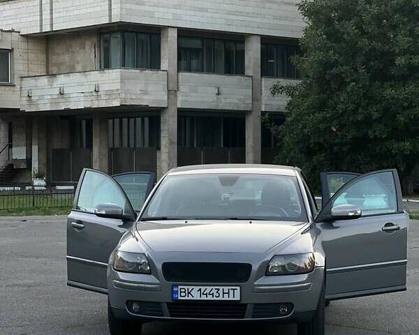 Серый Вольво С40, объемом двигателя 1.56 л и пробегом 213 тыс. км за 6500 $, фото 7 на Automoto.ua