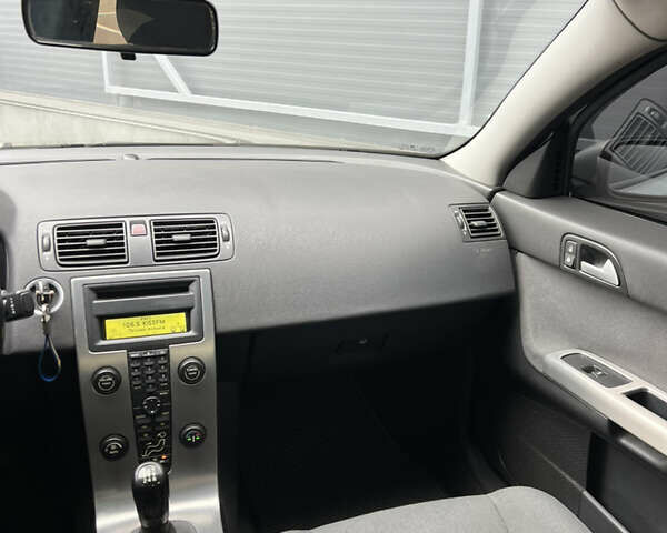 Серый Вольво С40, объемом двигателя 1.8 л и пробегом 208 тыс. км за 6500 $, фото 18 на Automoto.ua