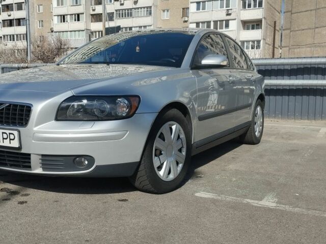 Серый Вольво С40, объемом двигателя 1.8 л и пробегом 150 тыс. км за 7300 $, фото 7 на Automoto.ua