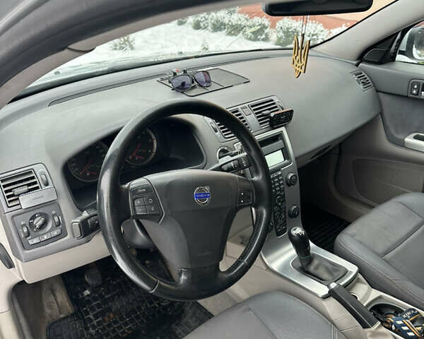 Серый Вольво С40, объемом двигателя 2 л и пробегом 358 тыс. км за 5800 $, фото 3 на Automoto.ua