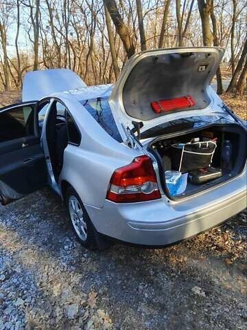 Серый Вольво С40, объемом двигателя 1.8 л и пробегом 208 тыс. км за 6500 $, фото 6 на Automoto.ua