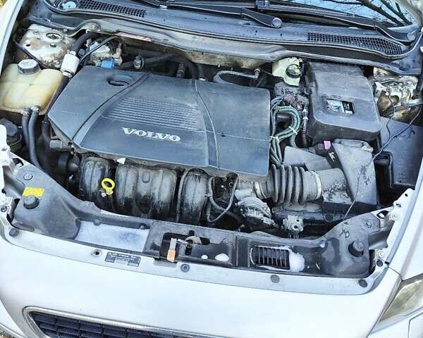Серый Вольво С40, объемом двигателя 1.8 л и пробегом 208 тыс. км за 6500 $, фото 5 на Automoto.ua