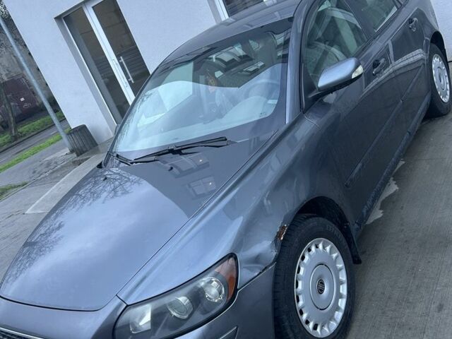 Серый Вольво С40, объемом двигателя 1.6 л и пробегом 275 тыс. км за 1700 $, фото 2 на Automoto.ua