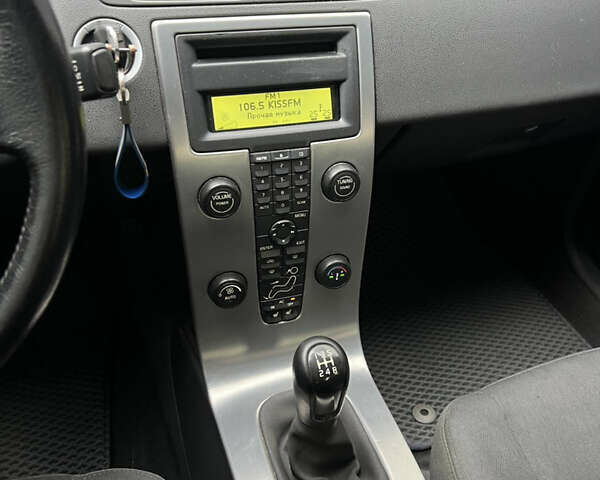 Серый Вольво С40, объемом двигателя 1.8 л и пробегом 208 тыс. км за 6500 $, фото 14 на Automoto.ua