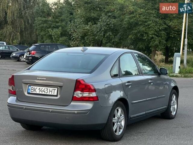 Серый Вольво С40, объемом двигателя 1.56 л и пробегом 213 тыс. км за 6500 $, фото 3 на Automoto.ua
