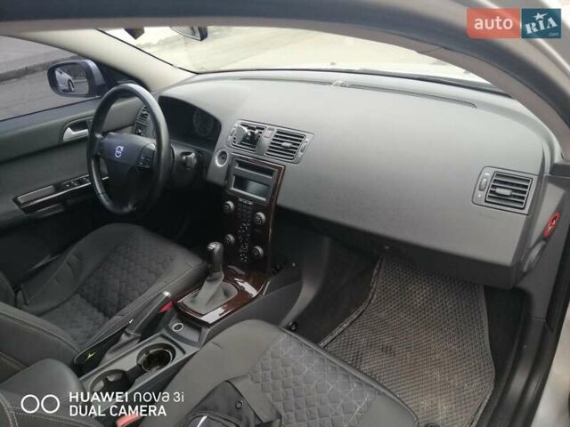Сірий Вольво S40, об'ємом двигуна 2 л та пробігом 215 тис. км за 6000 $, фото 6 на Automoto.ua