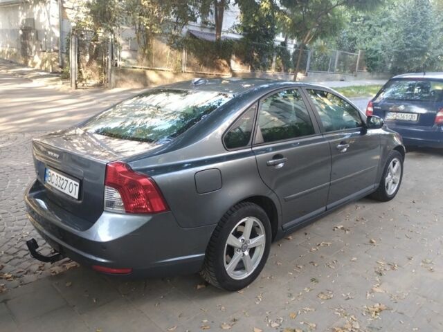 Серый Вольво С40, объемом двигателя 1.6 л и пробегом 305 тыс. км за 7000 $, фото 2 на Automoto.ua