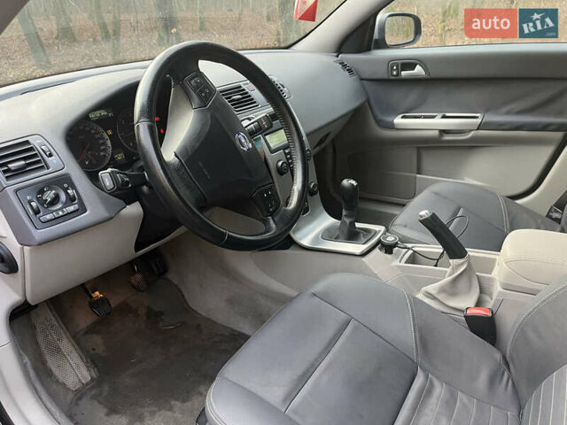 Сірий Вольво S40, об'ємом двигуна 2 л та пробігом 247 тис. км за 6400 $, фото 23 на Automoto.ua