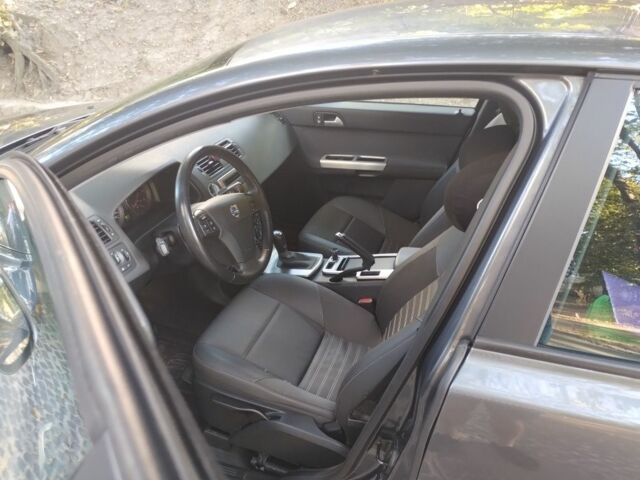 Серый Вольво С40, объемом двигателя 1.6 л и пробегом 305 тыс. км за 7000 $, фото 6 на Automoto.ua