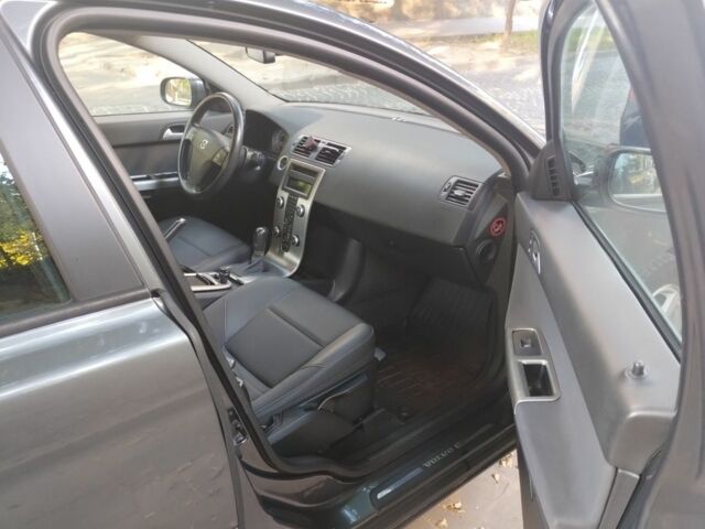 Серый Вольво С40, объемом двигателя 1.6 л и пробегом 305 тыс. км за 7000 $, фото 3 на Automoto.ua