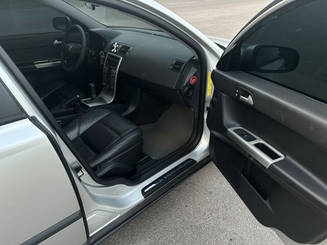 Сірий Вольво S40, об'ємом двигуна 1.6 л та пробігом 350 тис. км за 2850 $, фото 22 на Automoto.ua