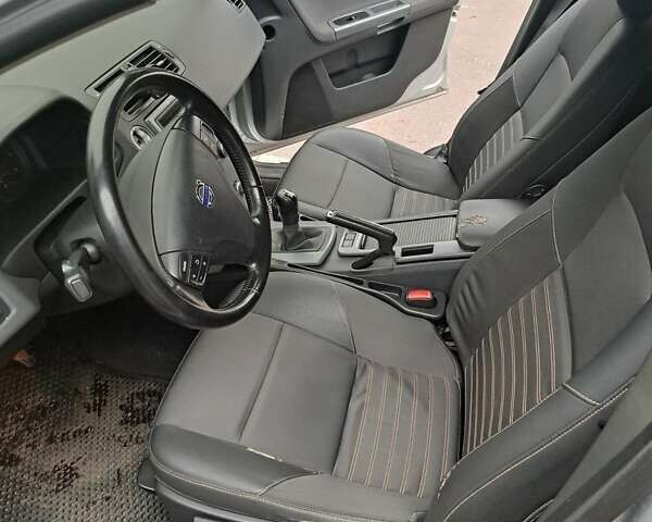 Серый Вольво С40, объемом двигателя 1.56 л и пробегом 300 тыс. км за 7100 $, фото 7 на Automoto.ua