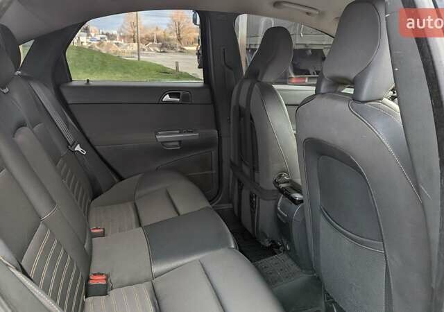 Серый Вольво С40, объемом двигателя 1.6 л и пробегом 295 тыс. км за 6950 $, фото 9 на Automoto.ua