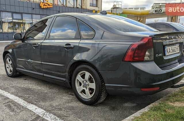 Серый Вольво С40, объемом двигателя 1.6 л и пробегом 295 тыс. км за 6950 $, фото 5 на Automoto.ua