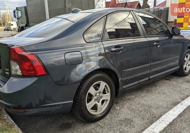 Серый Вольво С40, объемом двигателя 1.6 л и пробегом 295 тыс. км за 6950 $, фото 2 на Automoto.ua