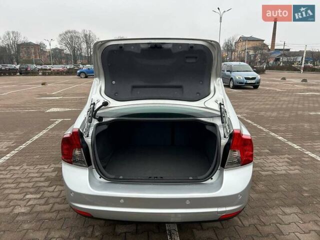 Серый Вольво С40, объемом двигателя 2 л и пробегом 235 тыс. км за 7500 $, фото 7 на Automoto.ua