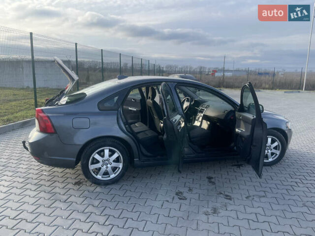 Серый Вольво С40, объемом двигателя 1.56 л и пробегом 230 тыс. км за 7200 $, фото 10 на Automoto.ua