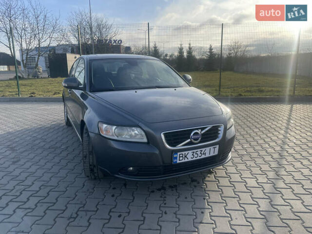 Серый Вольво С40, объемом двигателя 1.56 л и пробегом 230 тыс. км за 7200 $, фото 1 на Automoto.ua