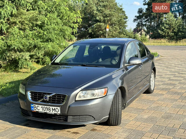Сірий Вольво S40, об'ємом двигуна 1.56 л та пробігом 300 тис. км за 7800 $, фото 4 на Automoto.ua