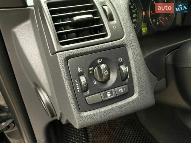 Серый Вольво С40, объемом двигателя 1.6 л и пробегом 267 тыс. км за 7995 $, фото 28 на Automoto.ua