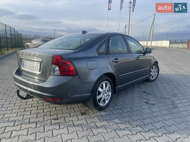 Серый Вольво С40, объемом двигателя 1.56 л и пробегом 230 тыс. км за 7200 $, фото 3 на Automoto.ua