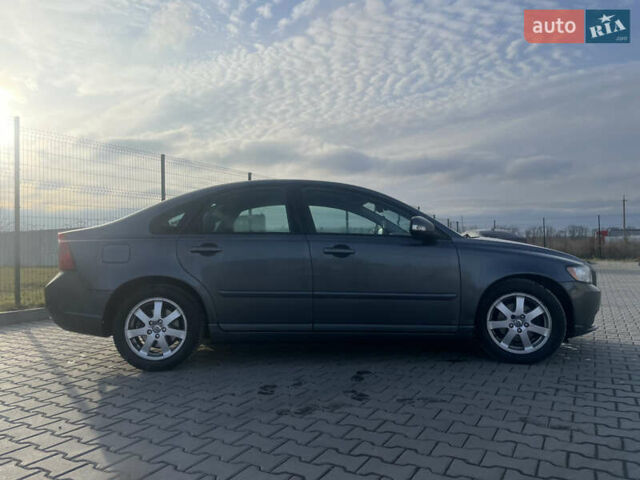 Серый Вольво С40, объемом двигателя 1.56 л и пробегом 230 тыс. км за 7200 $, фото 2 на Automoto.ua