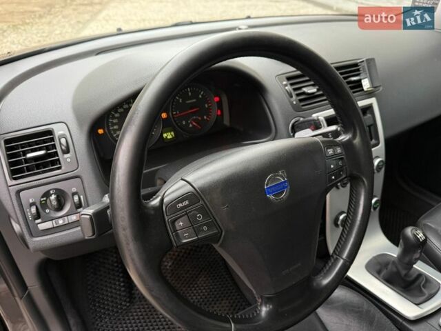 Серый Вольво С40, объемом двигателя 1.6 л и пробегом 267 тыс. км за 7995 $, фото 29 на Automoto.ua