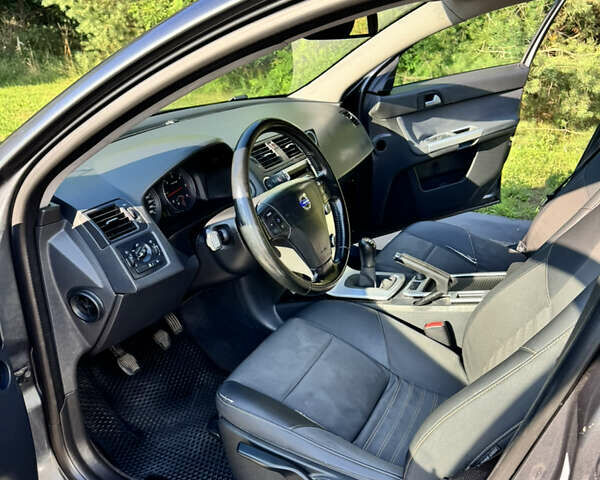 Сірий Вольво S40, об'ємом двигуна 1.56 л та пробігом 300 тис. км за 7800 $, фото 7 на Automoto.ua