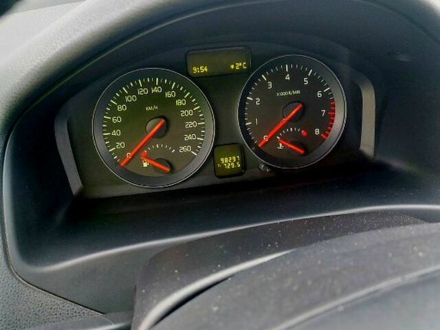 Вольво С40 2010 в Полтаве на Automoto.ua Серый Вольво С40, объемом двигателя 2 л и пробегом 115 тыс. км за 6500 $, фото 2 на Automoto.ua