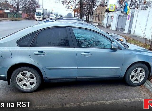 Вольво С40 2010 в Полтаве на Automoto.ua Серый Вольво С40, объемом двигателя 2 л и пробегом 115 тыс. км за 6500 $, фото 9 на Automoto.ua