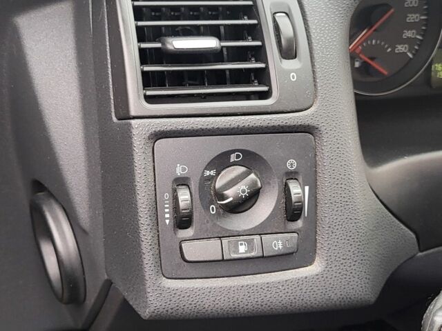 Серый Вольво С40, объемом двигателя 1.6 л и пробегом 176 тыс. км за 8500 $, фото 13 на Automoto.ua