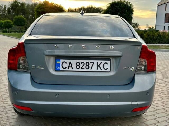 Сірий Вольво S40, об'ємом двигуна 1.6 л та пробігом 230 тис. км за 7600 $, фото 1 на Automoto.ua