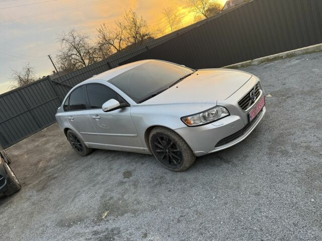 Серый Вольво С40, объемом двигателя 2 л и пробегом 290 тыс. км за 7200 $, фото 1 на Automoto.ua