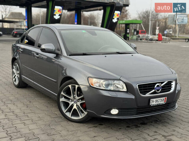 Серый Вольво С40, объемом двигателя 1.6 л и пробегом 227 тыс. км за 9699 $, фото 2 на Automoto.ua