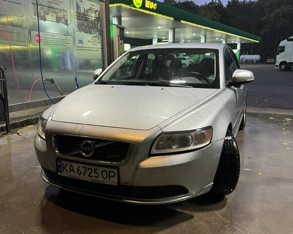 Серый Вольво С40, объемом двигателя 1.56 л и пробегом 165 тыс. км за 8700 $, фото 1 на Automoto.ua