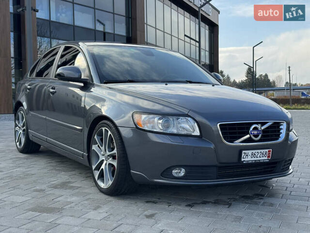 Серый Вольво С40, объемом двигателя 1.6 л и пробегом 227 тыс. км за 9699 $, фото 2 на Automoto.ua