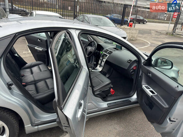 Серый Вольво С40, объемом двигателя 1.6 л и пробегом 245 тыс. км за 10199 $, фото 17 на Automoto.ua