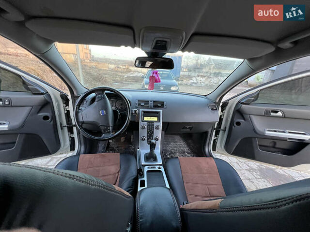 Серый Вольво С40, объемом двигателя 1.56 л и пробегом 215 тыс. км за 9000 $, фото 16 на Automoto.ua