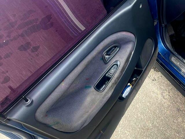 Синий Вольво С40, объемом двигателя 1.9 л и пробегом 480 тыс. км за 2700 $, фото 4 на Automoto.ua