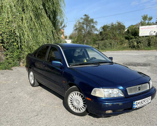 Синий Вольво С40, объемом двигателя 1.8 л и пробегом 314 тыс. км за 3150 $, фото 2 на Automoto.ua