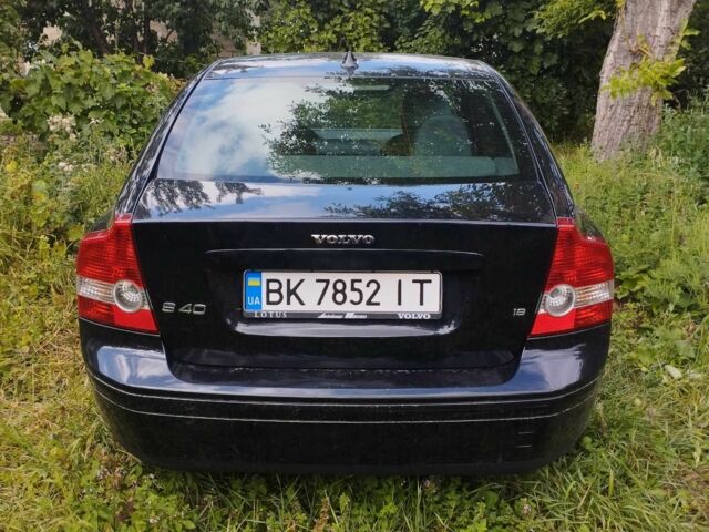 Вольво С40 2005 в Николаеве на Automoto.ua Синий Вольво С40, объемом двигателя 1.7 л и пробегом 154 тыс. км за 5000 $, фото 4 на Automoto.ua