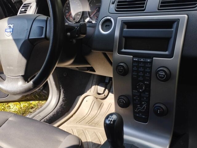Вольво С40 2005 в Николаеве на Automoto.ua Синий Вольво С40, объемом двигателя 1.7 л и пробегом 154 тыс. км за 5000 $, фото 13 на Automoto.ua