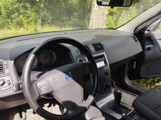 Вольво С40 2005 в Николаеве на Automoto.ua Синий Вольво С40, объемом двигателя 1.7 л и пробегом 154 тыс. км за 5000 $, фото 9 на Automoto.ua