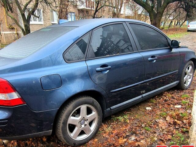 Синий Вольво С40, объемом двигателя 2.5 л и пробегом 166 тыс. км за 6900 $, фото 4 на Automoto.ua