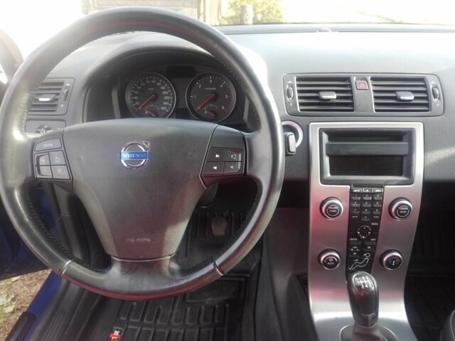 Синий Вольво С40, объемом двигателя 2 л и пробегом 177 тыс. км за 8200 $, фото 6 на Automoto.ua