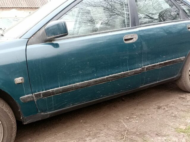 Зеленый Вольво С40, объемом двигателя 1.8 л и пробегом 250 тыс. км за 1700 $, фото 2 на Automoto.ua