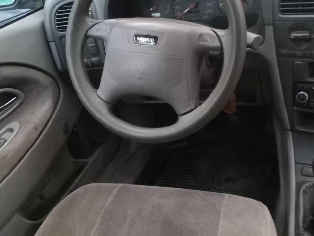 Вольво S40 1996 у Арбузинке на Automoto.ua Зелений Вольво S40, об'ємом двигуна 0 л та пробігом 294 тис. км за 432 $, фото 6 на Automoto.ua