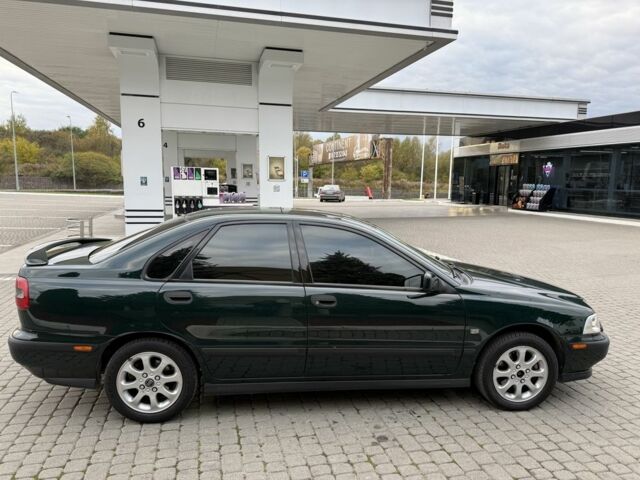 Зеленый Вольво С40, объемом двигателя 1.8 л и пробегом 54 тыс. км за 6500 $, фото 4 на Automoto.ua